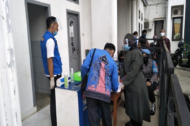 Tes Urine Mendadak,...