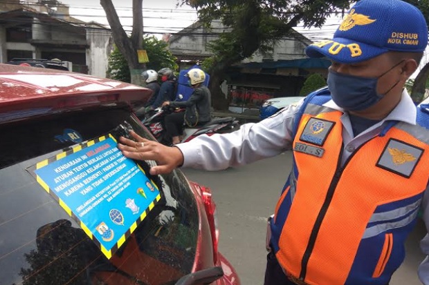 Bandel Parkir Sembarangan,...