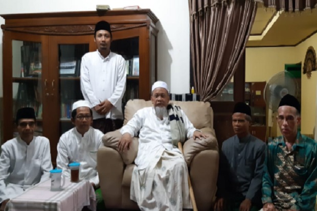 Kiai Hanif Pengasuh...