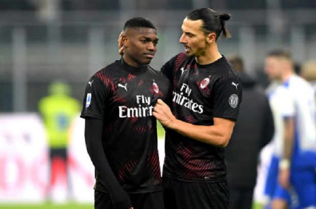 Gelandang Milan Rafael...