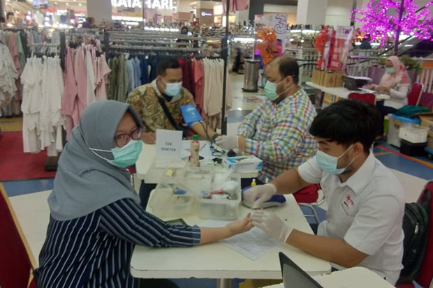 Donor Darah di Tengah...
