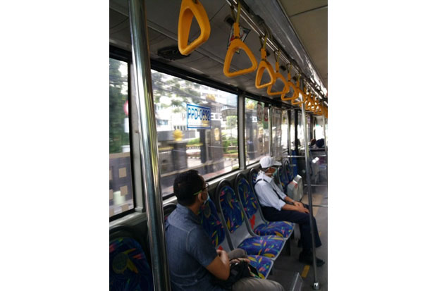 Keluhkan Bau Rokok di...