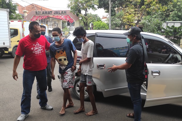 Dua Pencuri Motor yang...