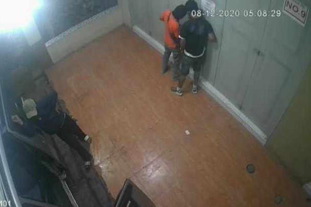 Terekam CCTV, Kawanan...
