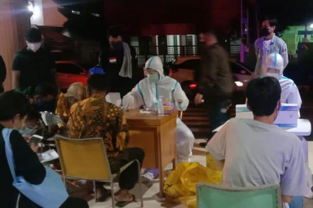 Pengunjung dan Pedagang...