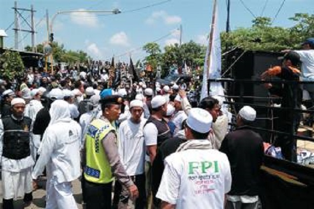 Pendukung HRS Datangi...