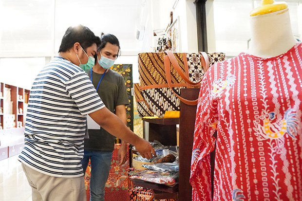 Mengenal Batik Khas...