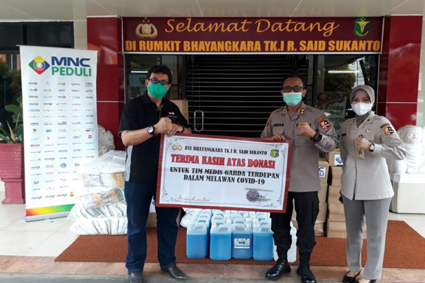 MNC Peduli Serahkan...