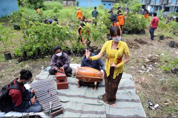 Ritual Tanam Sambut...