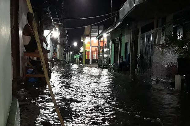 Hujan lagi, Kampung...