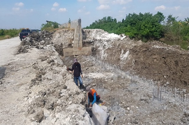 Gresik Masih Kebanjiran,...