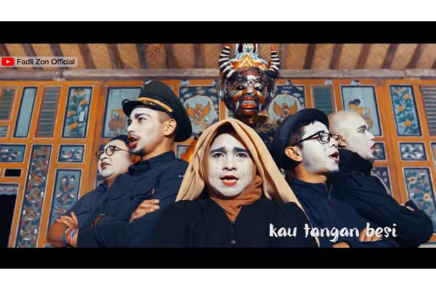 Fadli Zon Unggah Video...