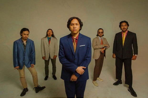 Band .Feast Pilih Konsep...