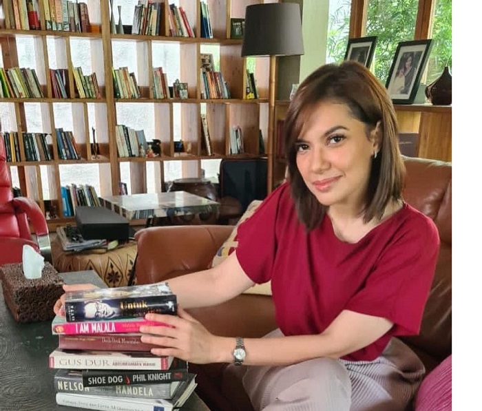 Tujuh Buku Biografi...