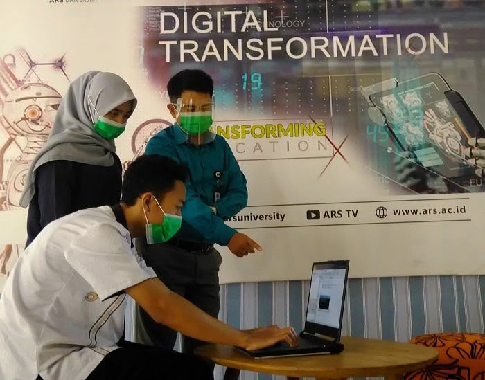 Sinergi Kampus-Industri,...