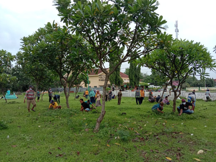 Puluhan Warga Probolinggo...