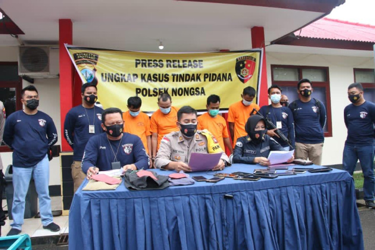 Diteriaki Maling, 4...