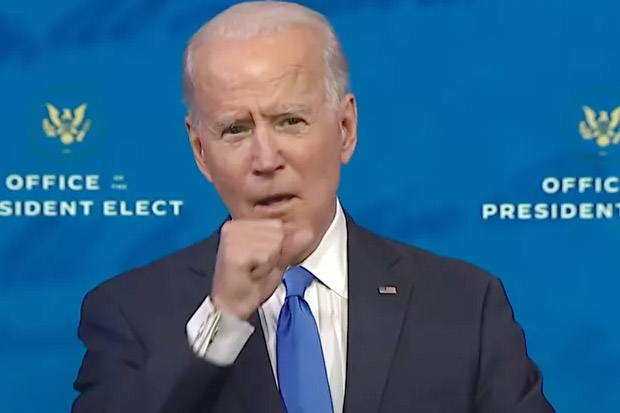 Joe Biden Batuk Saat...