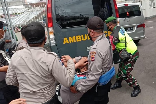 Ricuh Demo Massa di...
