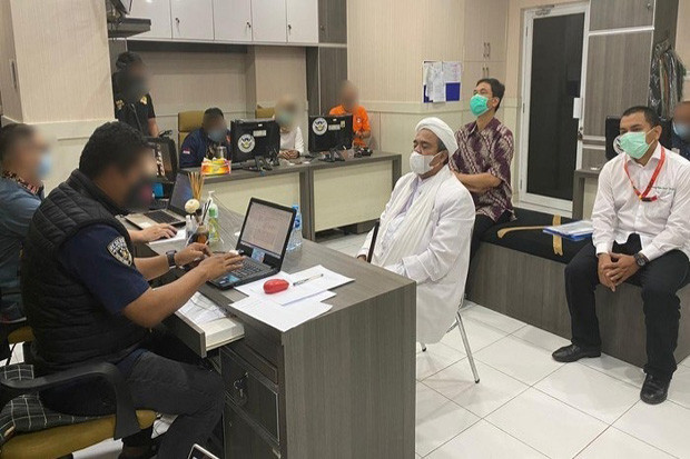 Habib Rizieq Sudah Tersangka,...