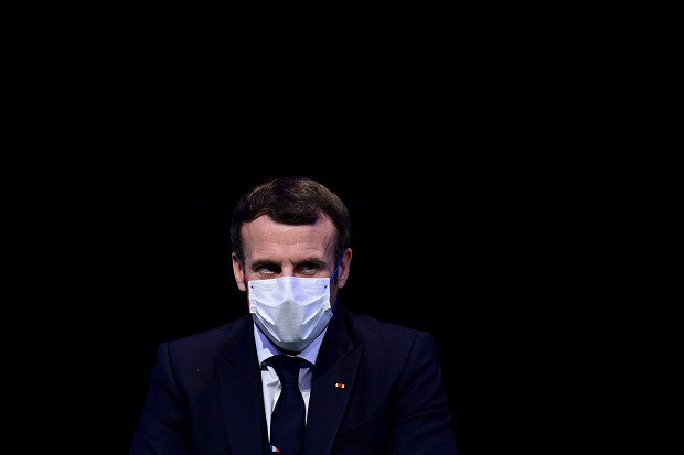 Macron Lakukan Karantina...