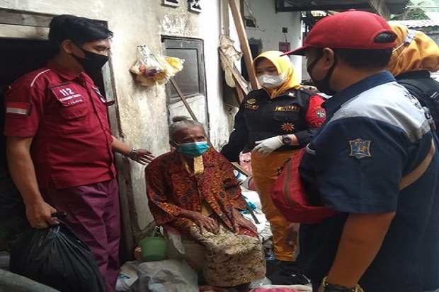 Nenek Yatimah, Bertahan...
