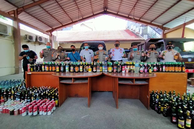 Ratusan Botol Minuman...