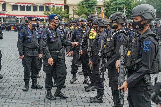 Dipersenjati Lengkap,...