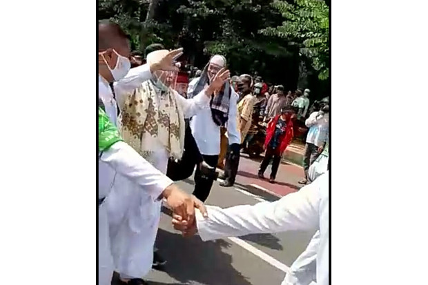 Aparat Bubarkan Aksi...