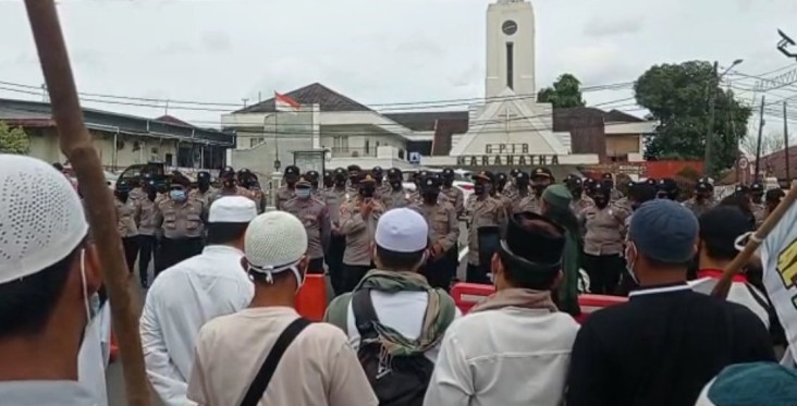 Tak Berizin, Aksi FPI...
