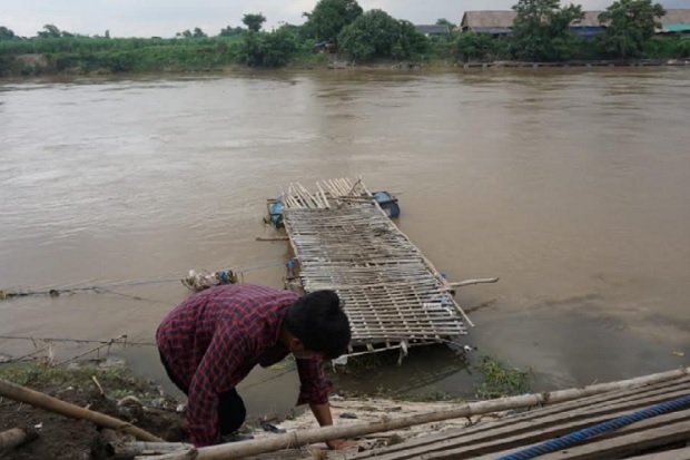 Jembatan Apung Sungai...