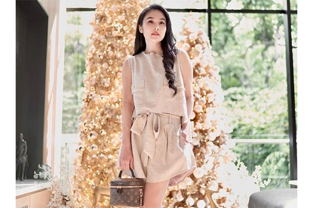 Rayakan Natal, Sandra...