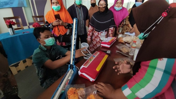 Bertahan di Tengah Pandemi,...