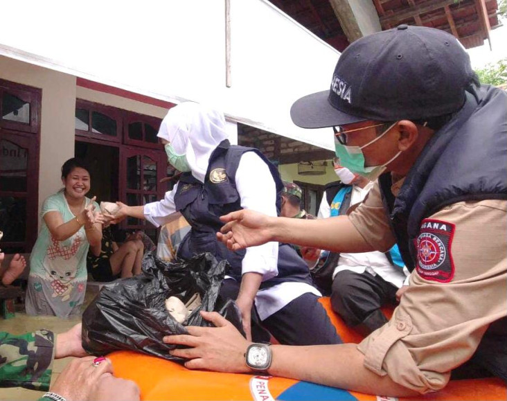 Tinjau Banjir di Pamekasan,...