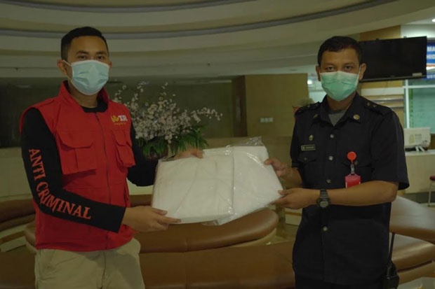 Bantu Tenaga Medis,...
