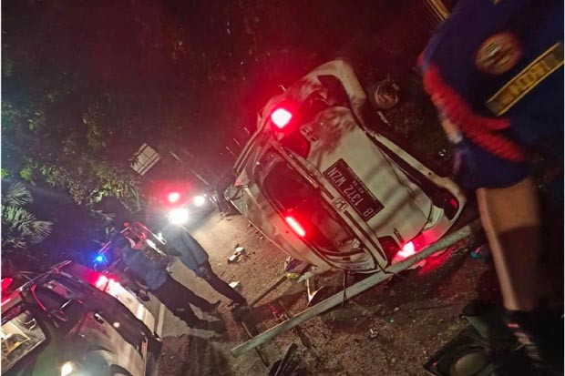 2 Mobil Kecelakaan di...