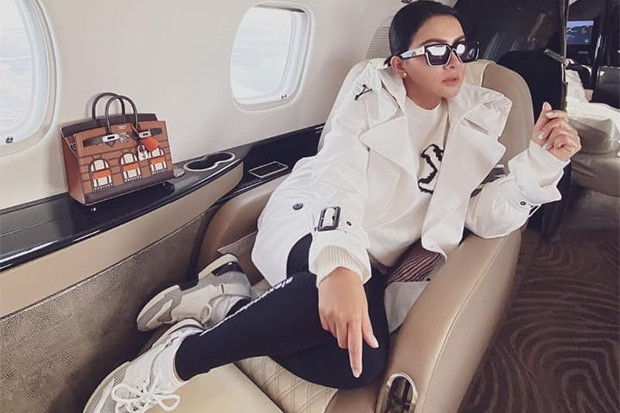 Naik Private Jet, Syahrini...