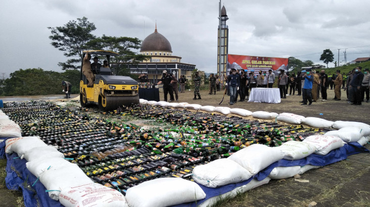 9.271 Botol Miras Dimusnahkan,...