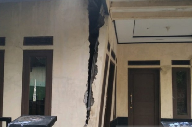 Bencana Tanah Bergerak,...