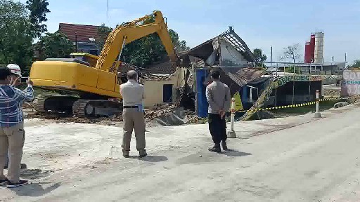 Hambat Pembangunan Exit...