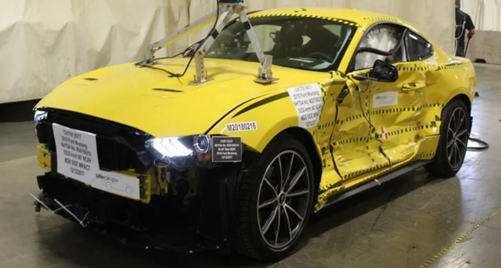Ford Mustang Bekas Uji...