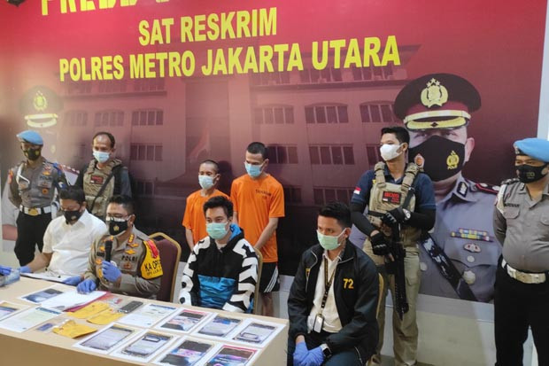2 Pelaku Penipuan yang...