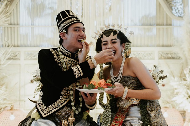 Adipati Dolken Sebut...