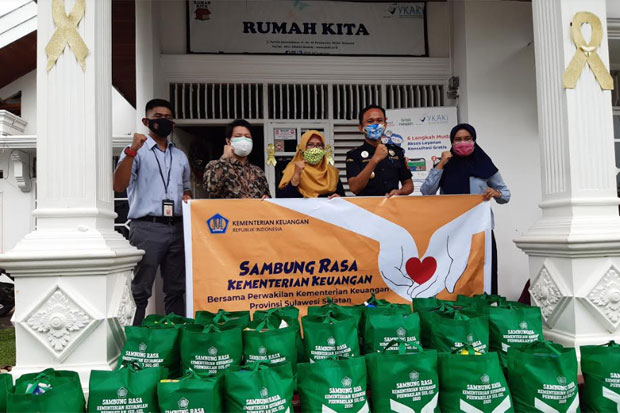 Kemenkeu Peduli Salurkan...