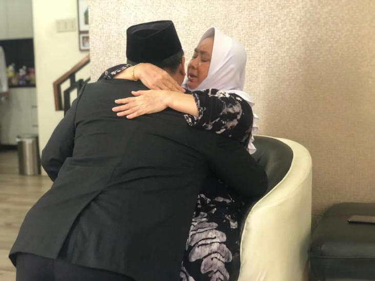 Tangis Haru Ibunda Gus...
