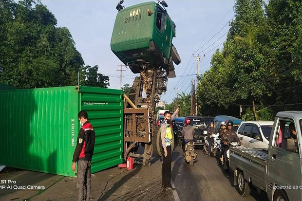 Tak Kuat Nanjak, Truk...
