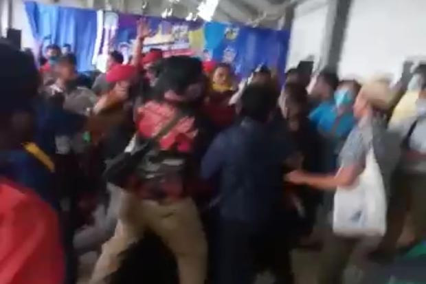 Viral, Video Kericuhan...
