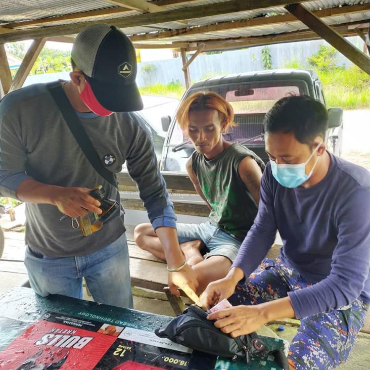 Nyambi Jualan Sabu,...