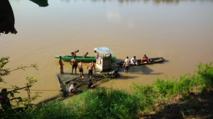 Jatuh ke Sungai Batanghari,...