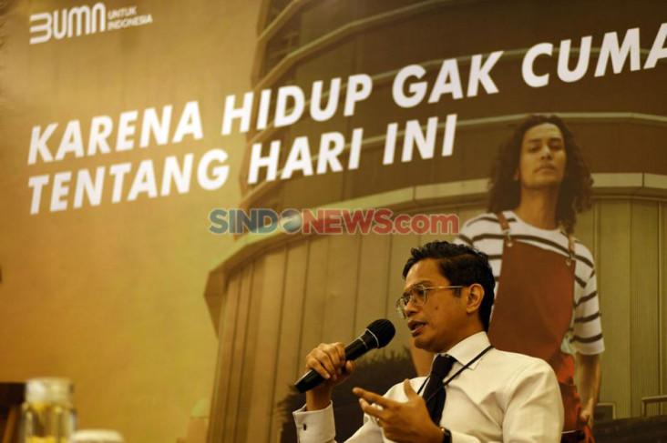 Ditinggal Pahala Mansury,...